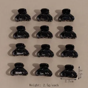 Dettaglio di dodici mini mollette nere a corona con misure dimensionali precise incluse