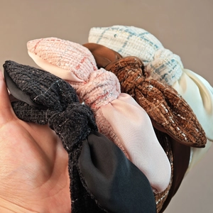 Tweed-Haarreifen mit Schleife in vier Farben mit Metallic-Fasern und gepolstertem Breit-Design