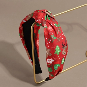 Detailansicht roter Weihnachts-Haarreif mit Rentier- und Lebkuchen-Prints geknotet