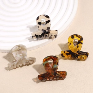 Set di quattro mini mollette per capelli in acetato con motivi leopardati e a scacchi chic