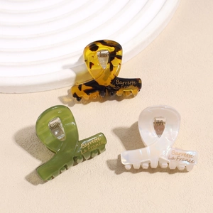 Set di 3 mollette per capelli in acetato nei colori tartaruga, verde oliva e bianco perla