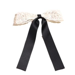 Eleganter Haarclip im koreanischen Stil mit weißer Spitze und schwarzem Satinband
