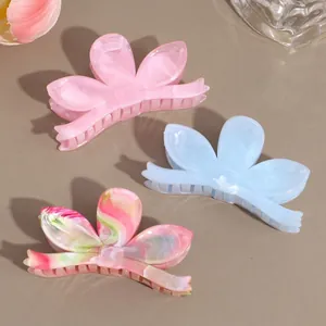 Dreiteiliges Set eleganter Haarklammern in Schleifenform aus Acetat mit Pastellmustern
