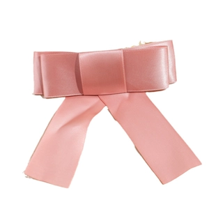 Pince à cheveux élégante en satin rose avec noud multicouche et longs rubans français