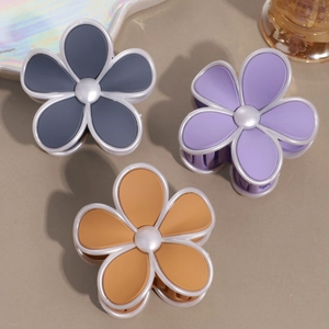 Lot de trois pinces à cheveux fleurs mates en bleu, violet et jaune avec perles