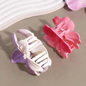Frosted gradient narcissus flower hair claw clip in elegant purple and pink for long hair