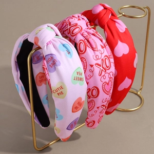 Set di tre cerchietti annodati con stampe a cuore di San Valentino in rosa e rosso