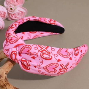 Cerchietto annodato rosa con cuori rossi e stampa XOXO per San Valentino