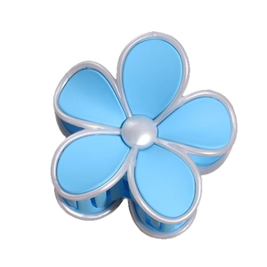 Pince à cheveux fleur bleue mate avec bords argentés et design à cinq pétales