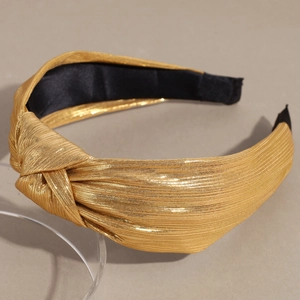 Serre-tête doré avec nœud en tissu métallique brillant pour un look de fête luxueux