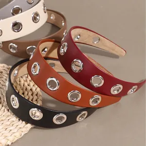Serre-tête Large en Cuir PU Avec Oeillets Métalliques Argentés Rivets Creux Bandeau Cheveux Femme Accessoires Mode