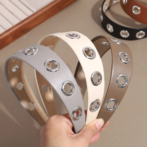 Serre-tête large en cuir PU avec œillets métalliques argentés en plusieurs couleurs
