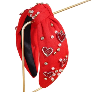 Serre-tête rouge nœud avec cœurs sequins et perles sur support doré minimaliste