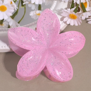 Detailansicht der rosa glitzernden Hibiskus-Haarklammer mit floralen Harzdetails