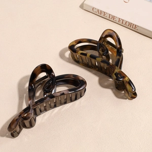 Koreanischer Stil Herzförmig Haarkralle Schildpatt Leopardenmuster Harz Große Haarklammer Elegant Haarschmuck Für Damen