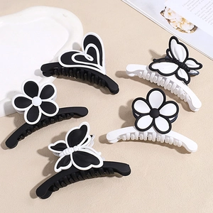 Lot de pinces à cheveux minimalistes noir et blanc avec motifs cœur, papillon et fleur