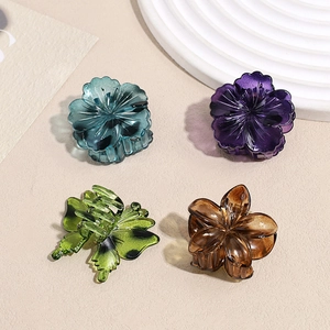 Elegant floral claw clips set in amber green and purple resin for women hair styling