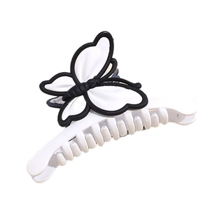 Pince à cheveux papillon blanche avec bordures noires pour coiffures minimalistes
