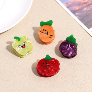 Lot de quatre mini pinces à cheveux en acétate en forme de légumes avec smileys mignons