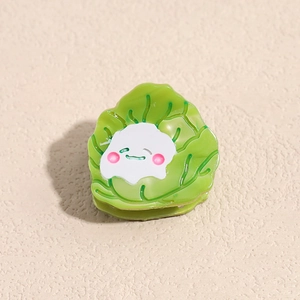 Gros plan détaillé d'une mignonne pince à cheveux chou avec finition résine polie