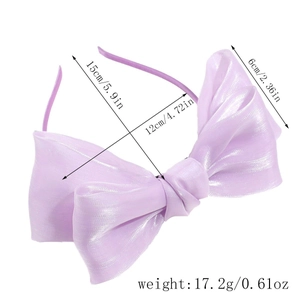 Dimensiones detalladas de una diadema con lazo morado brillante y marcas de peso