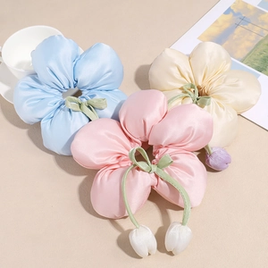 Chouchou Fleur en Satin Surdimensionné Style Coréen Avec Breloques Tulipe 3D Élastique à Cheveux Floral Pour Femmes Filles