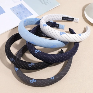 Navy stripe padded headband with bow patterns for a voluminous hair look