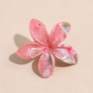 Elegant gradient pink marble five-petal flower hair claw clip for a summer beach look