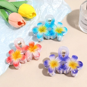 Tre fermagli per capelli a forma di Plumeria sfumata in blu, rosso e viola opaco