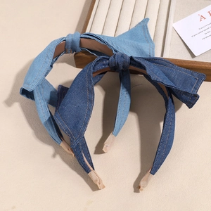 Breites Jeans-Haarreif-Set in Dunkel- und Hellblau mit dekorativen Nähten