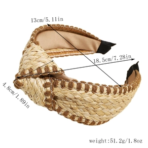 Detailed top view of a wide knotted straw headband with precise size measurements