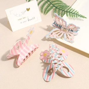 Set di tre mollette per capelli con fiori e farfalle in rosa e blu pastello