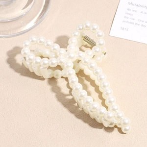 Pince à cheveux élégante en perles blanches en forme de nœud avec ressort en métal
