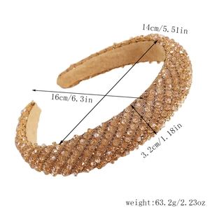 Détail montrant les dimensions du serre-tête perlé or champagne avec strass brillants