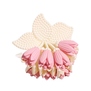 Floral tulip hair claw clip with pink flowers and matte cream butterfly support