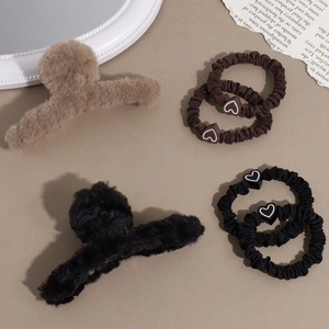Élégant ensemble de 6 accessoires cheveux avec pinces en peluche et chouchous cœur