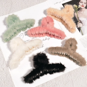 Grande Pince à Cheveux en Peluche Fausse Fourrure de Lapin pour Femmes Douce Chaude Hiver Accessoires de Cheveux Elégants