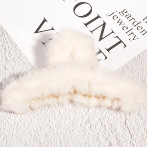 Pince à cheveux surdimensionnée en fausse fourrure peluche blanc crème pour chignon