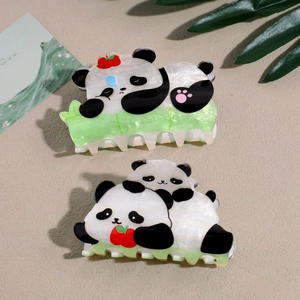 Pince à cheveux panda chic en acrylique nacré avec un joli design de feuilles de bambou