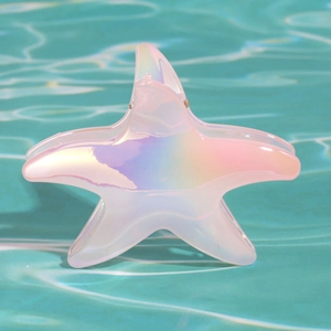 Pinza per capelli a forma di stella marina rosa cangiante con finitura olografica estiva