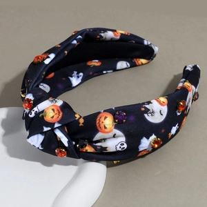 Détail du serre-tête noué d'Halloween avec imprimés citrouille et strass colorés brillants