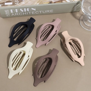 Set of 5 matte duckbill hair clips in earth tones with leaf-shaped hollow design