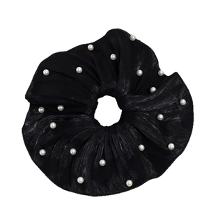 Chouchou noir géant de style français avec perles blanches et tissu brillant élégant