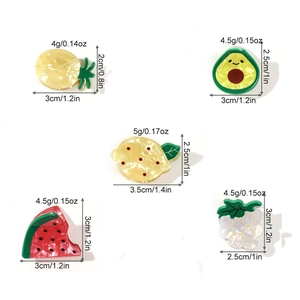 Détail de mini pinces à cheveux fruits avec fini nacré et spécifications de taille