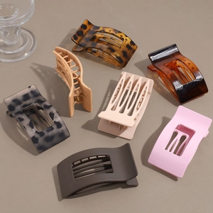 Flat hair claw clips set in leopard and tortoise patterns for women accessories