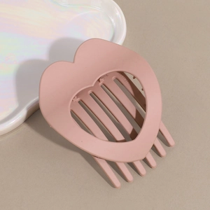 Detailed close-up of matte pink heart hair clip with sturdy spring and KY-137 model code