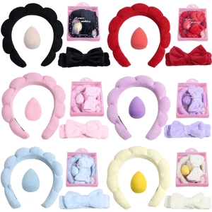 Macro shot of 3-piece sponge headband, wristband and beauty blender gift set in six colors