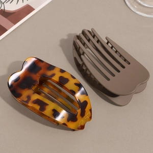 Minimalist heart hair claw set in tortoiseshell and matte mocha brown resin