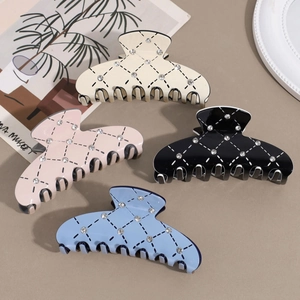 Pinces à cheveux élégantes avec cœurs en strass en crème, rose, noir et bleu matelassé