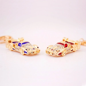 Creative rhinestone car model keychain set with blue and red details in polished gold metal